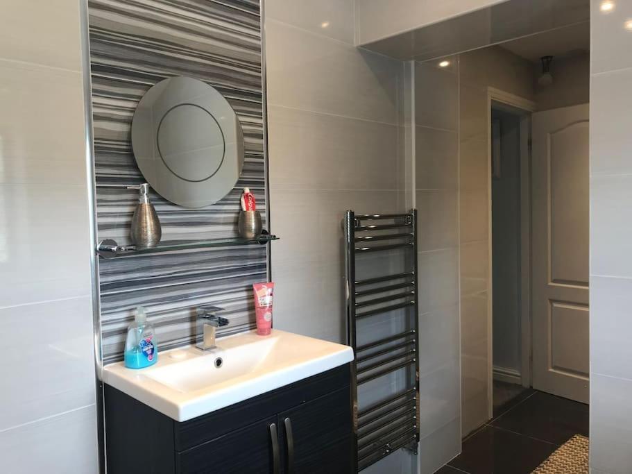 Mikes At Menai - Stylish & Spacious 3 Bed House In Menai Bridge. Esterno foto